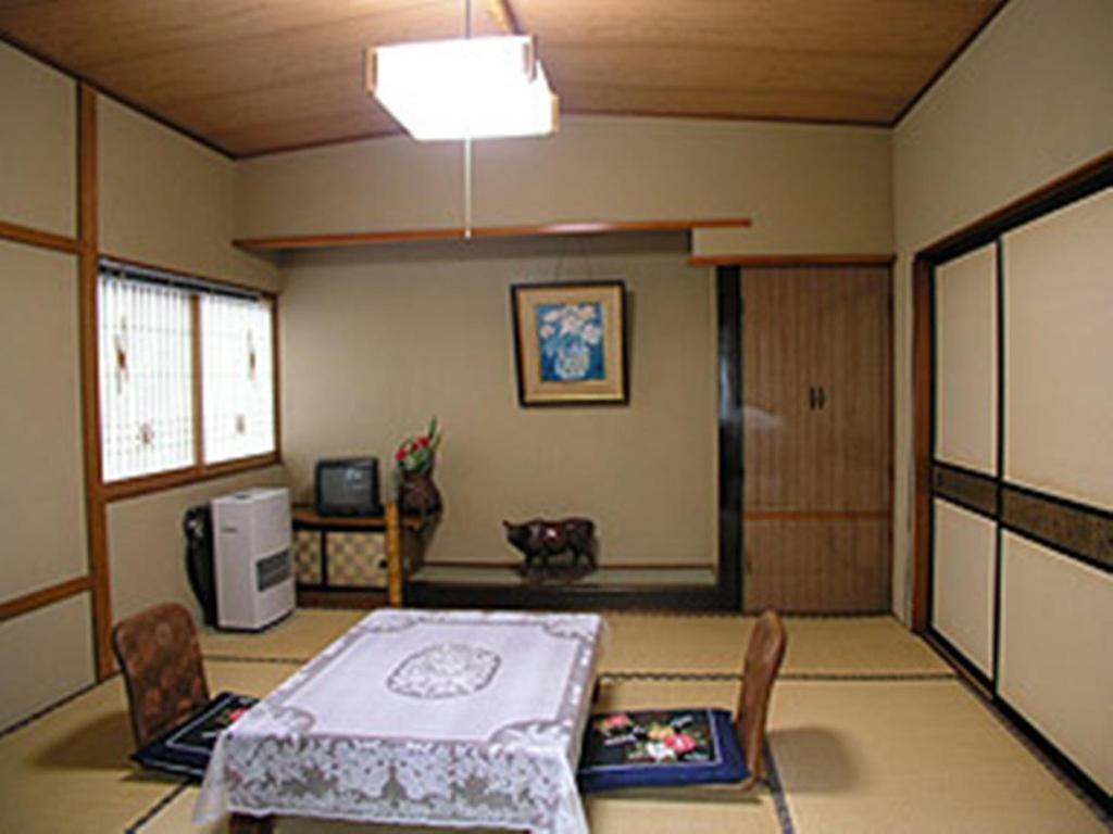 Midoriya Kichiemon Hotel Ueda Room photo